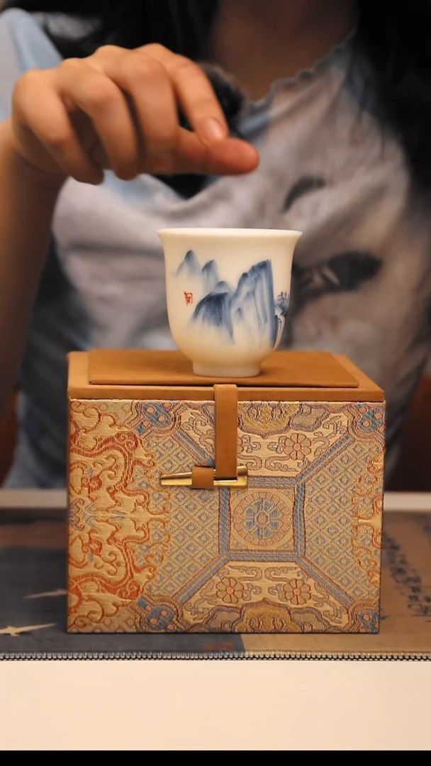 景德镇手绘陶瓷反口杯子山水