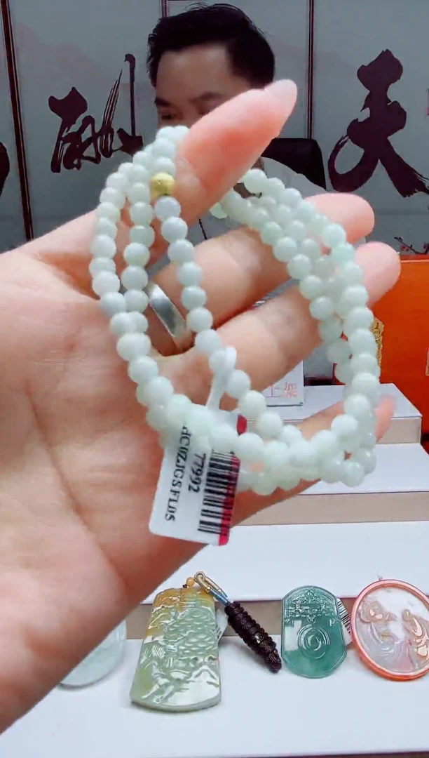 翡翠未镶嵌颈饰88888888
