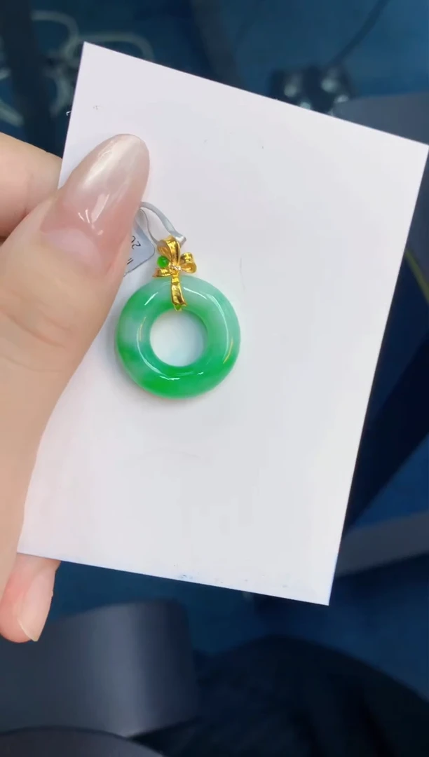 翡翠未镶嵌颈饰1