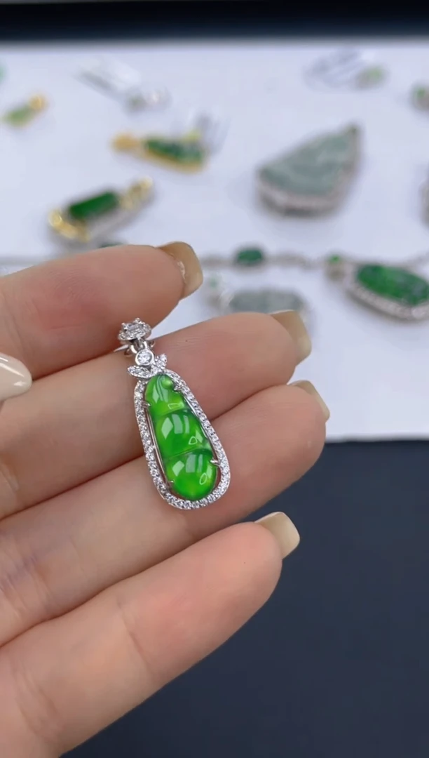 翡翠未镶嵌颈饰天然A货翡翠