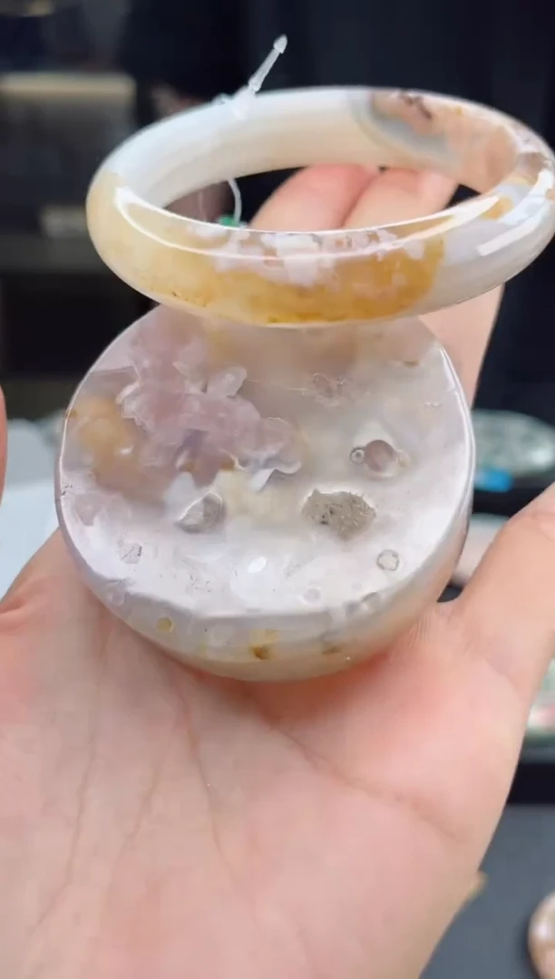 石英质玉手镯未镶嵌56圈口（不退不换）1688913