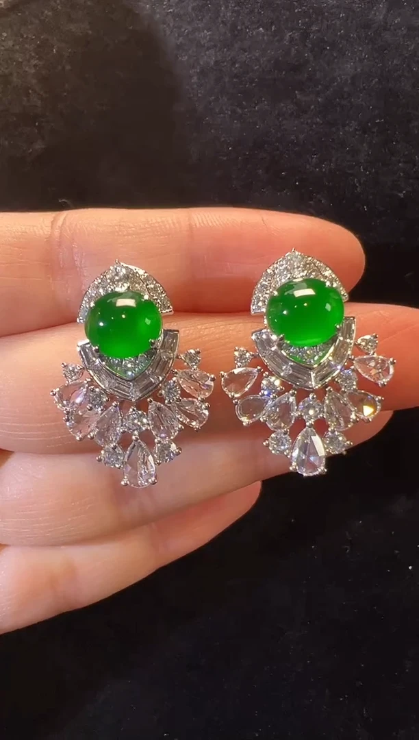 18K金镶嵌翡翠耳饰高冰正阳绿蛋面耳钉