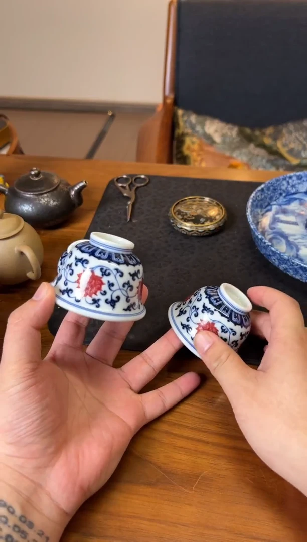 （预售）荣器青花釉里红缠枝莲小压手杯