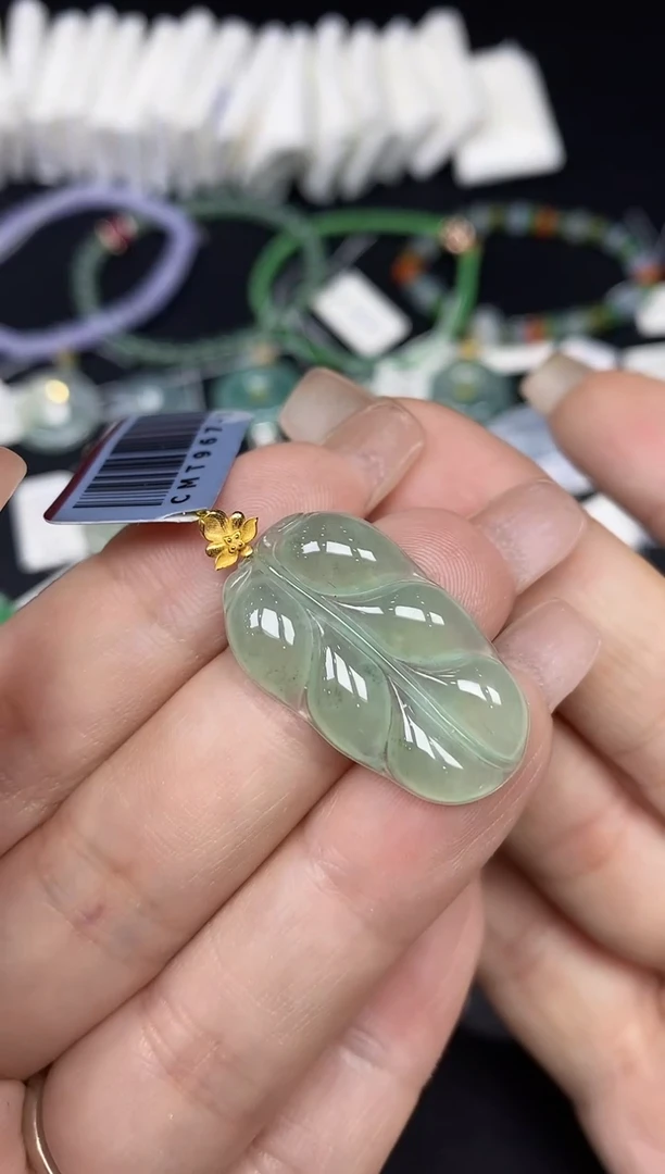 吊坠(不含链)18K金镶嵌翡翠叶子18K金扣镶嵌@@CMT