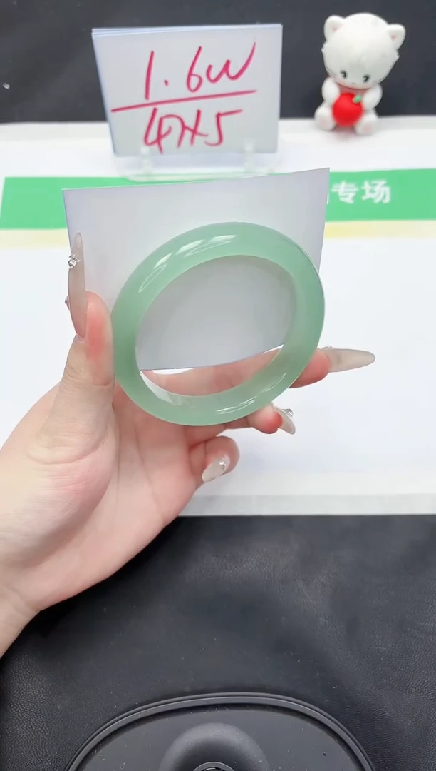 【闪购商品】石英质玉手镯未镶嵌70-62.5