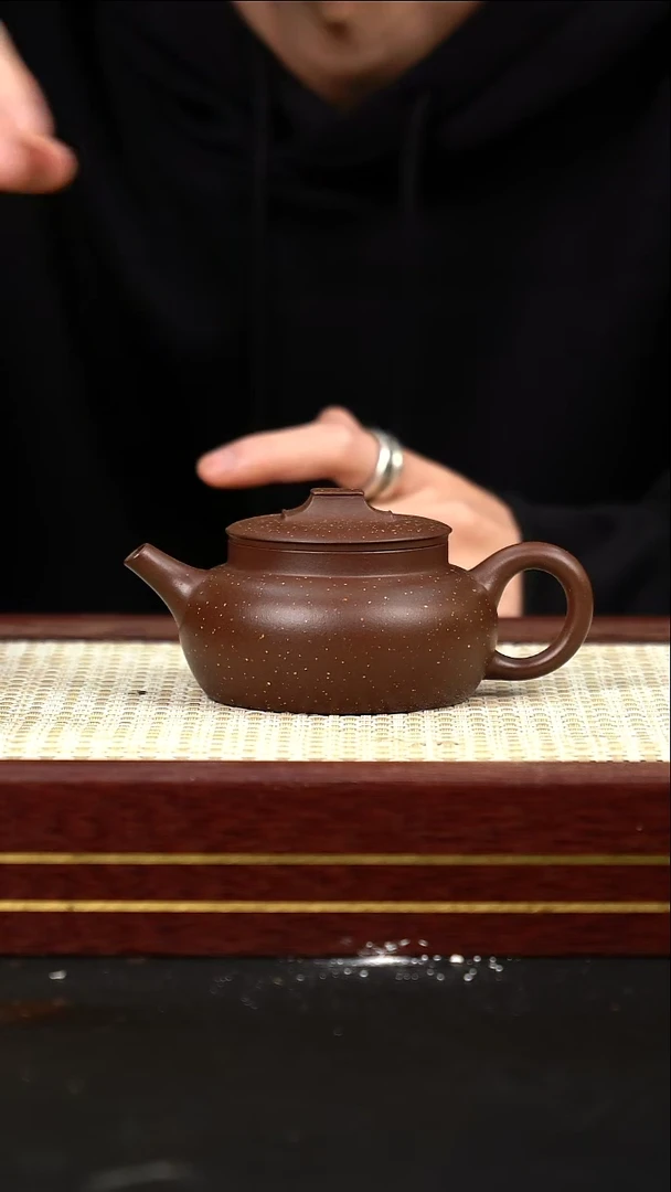 茶壶紫砂    晨曦     革紫泥铺砂    200cc    全手工