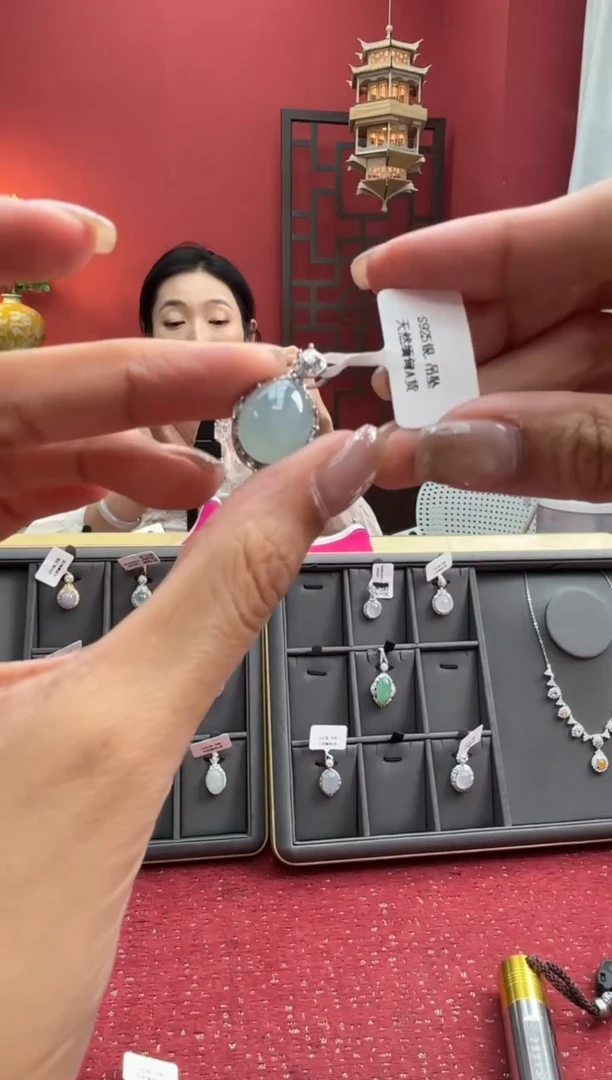 颈饰银S925镶嵌翡翠38129