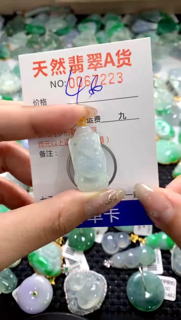 颈饰18K金镶嵌翡翠1111111111111111