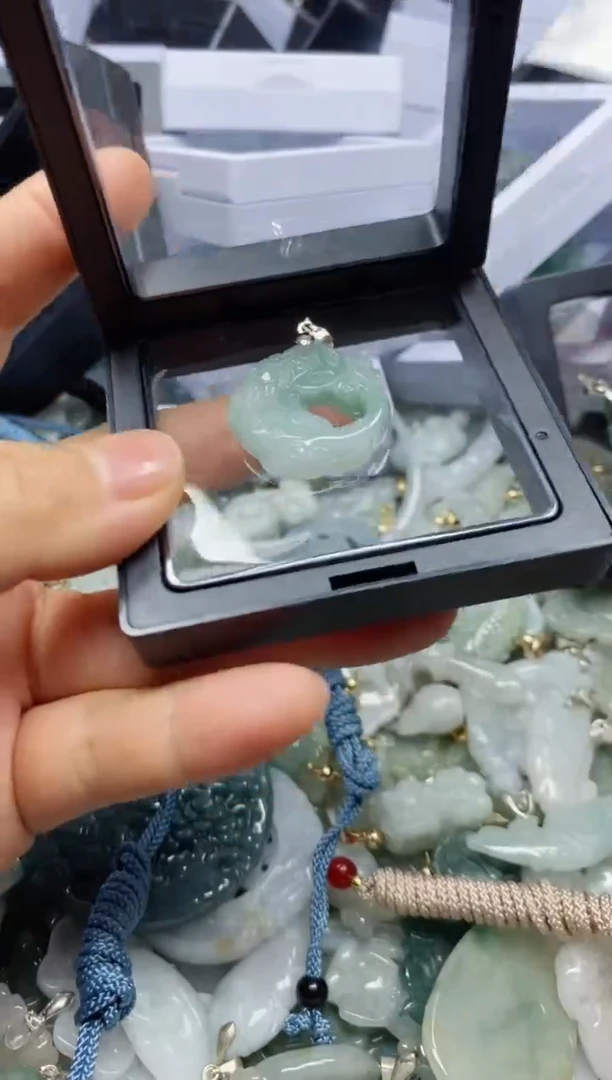 【闪购商品】翡翠吊坠(不含链)未镶嵌40093