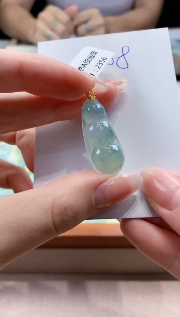 颈饰18K金镶嵌翡翠 天然缅甸a货翡翠