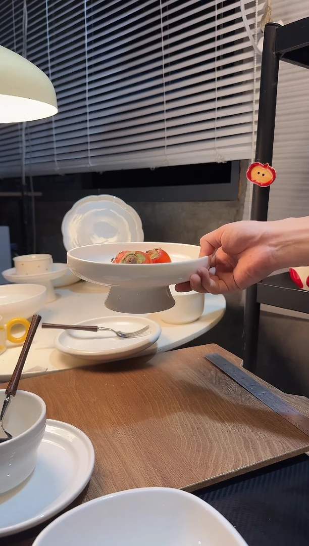 白瓷8英寸高脚果盘