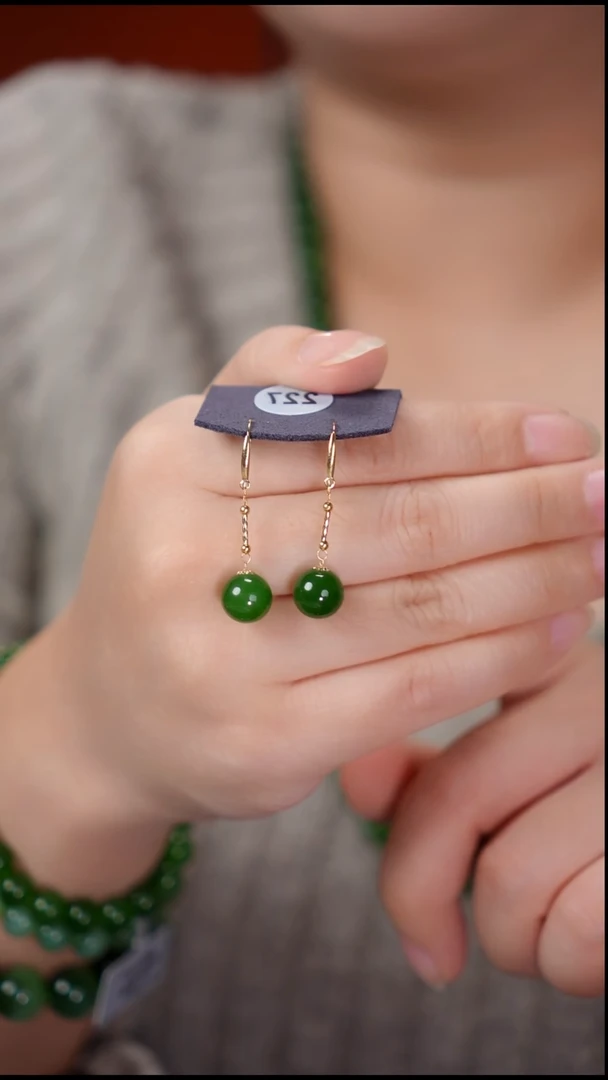 18K金镶嵌和田玉耳饰2