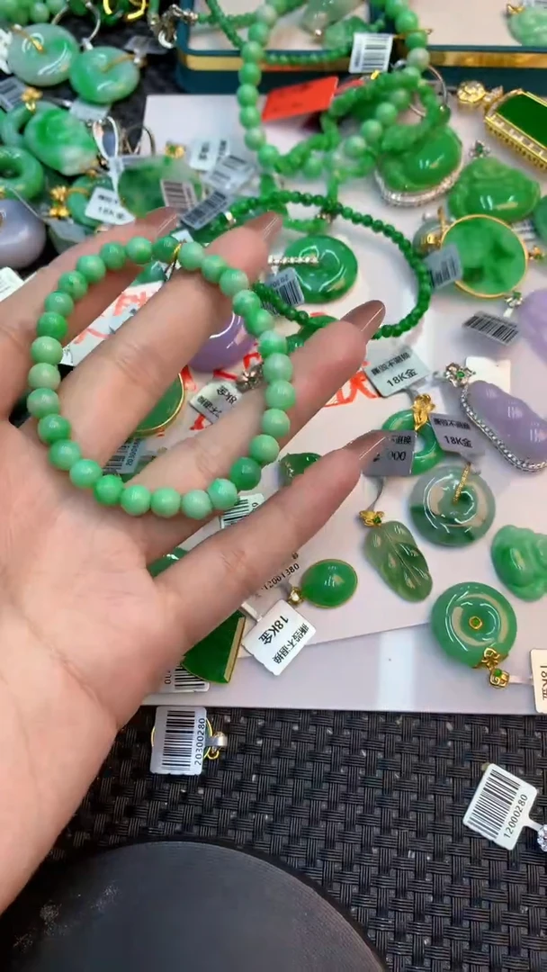 颈饰未镶嵌翡翠1