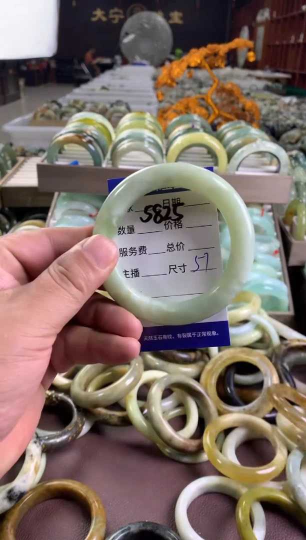 蛇纹石玉未镶嵌手镯5825