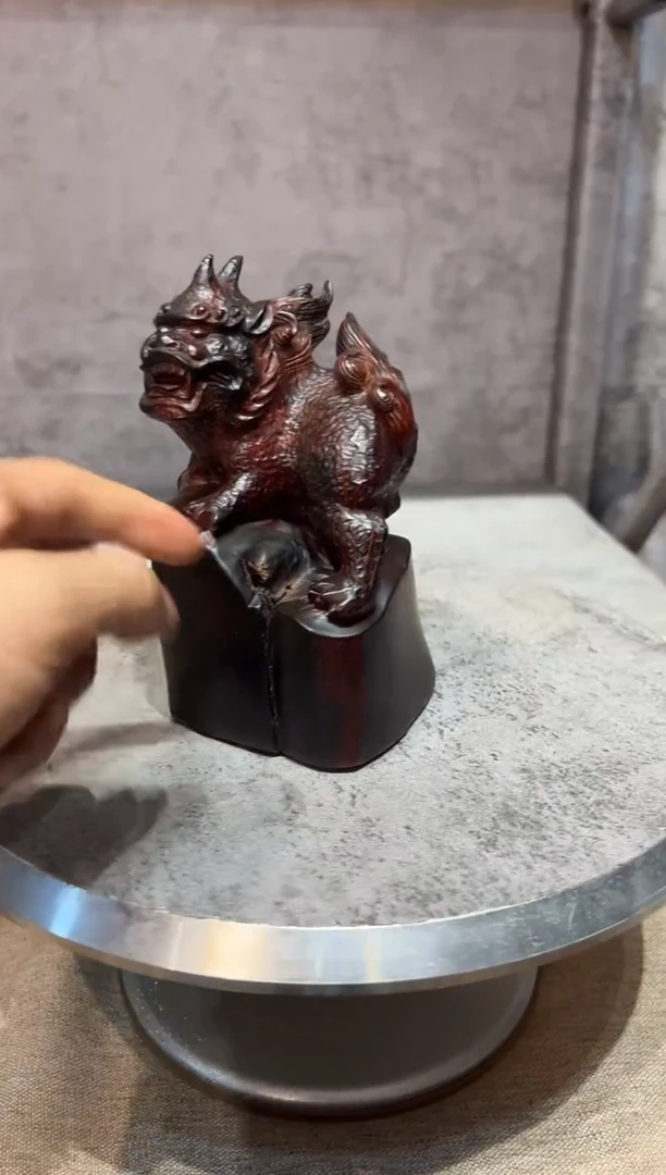 交趾黄檀（大红酸枝）大红酸枝精工雕刻摆件