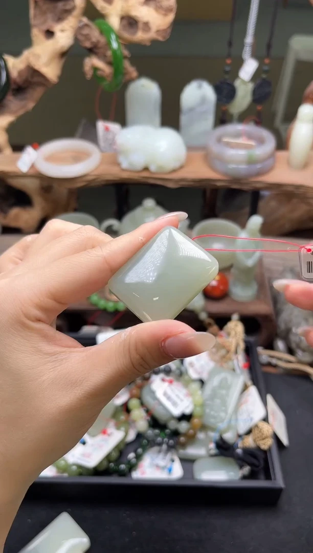 和田玉未镶嵌吊坠且末青白 无事牌 31419