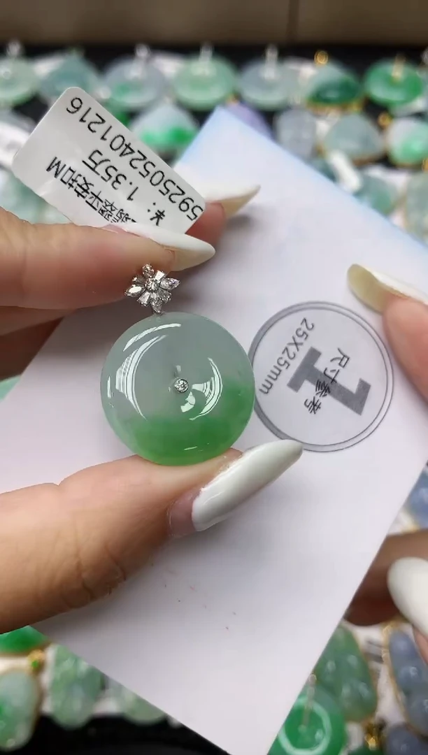 颈饰18K金镶嵌翡翠11111111111