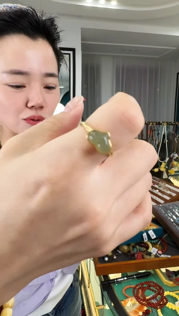 银S925镶嵌戒指和田玉精致的戒指