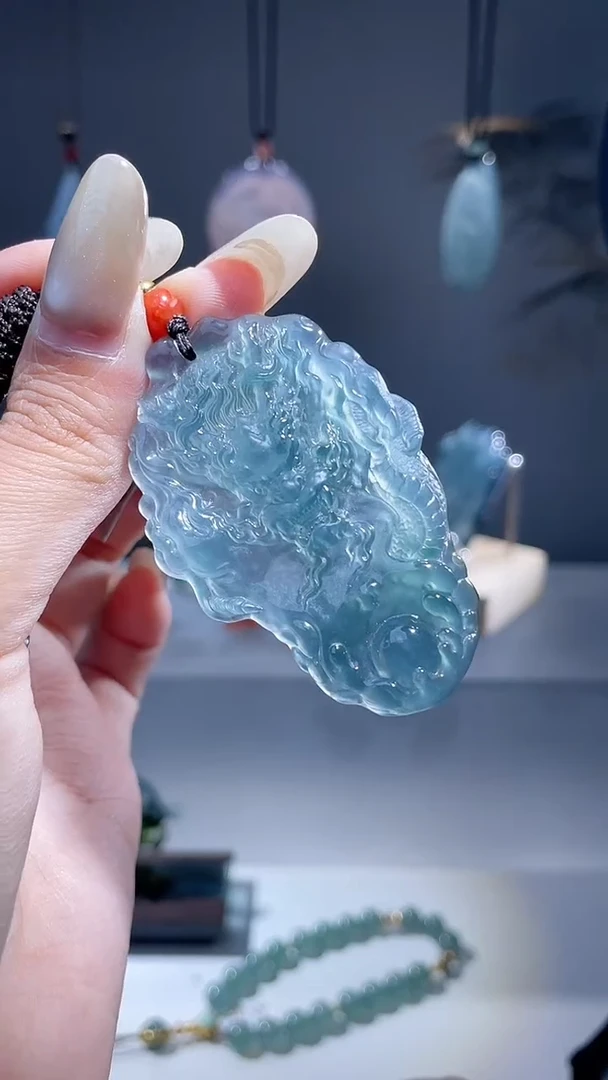 颈饰未镶嵌翡翠龙牌