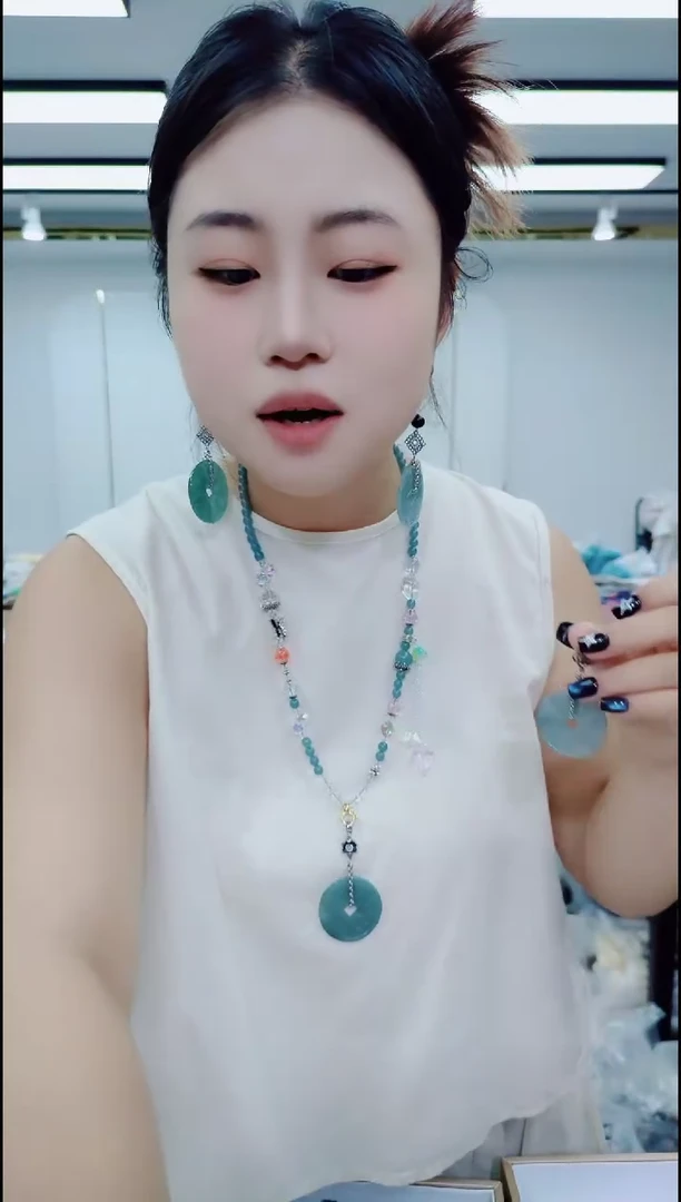 翡翠未镶嵌颈饰0526单个扣子