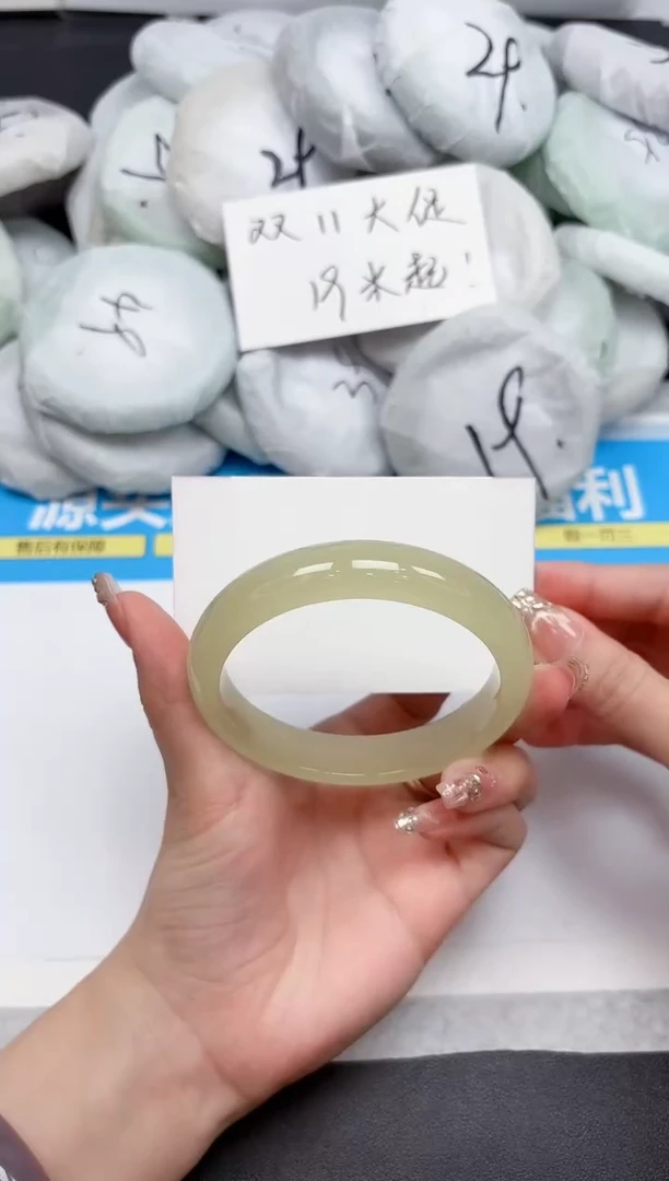 未镶嵌手镯石英质玉186-62.1