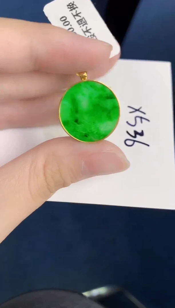 颈饰18K金镶嵌翡翠天然翡翠缅甸A货