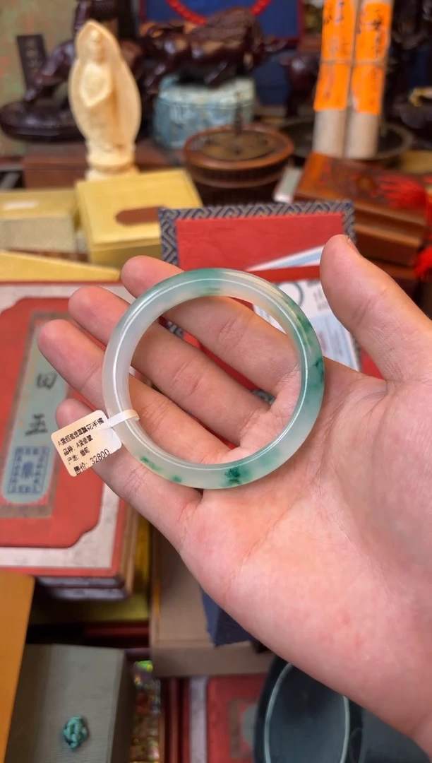 翡翠手镯未镶嵌——————————————115飘花