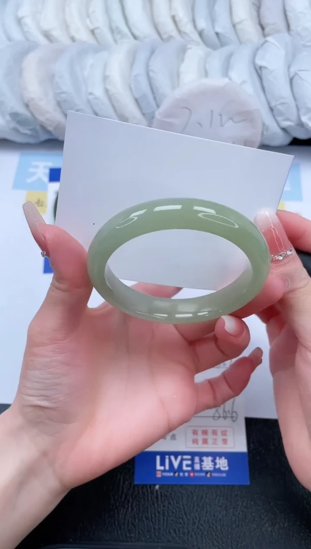 【闪购商品】石英质玉手镯未镶嵌T157-56.6