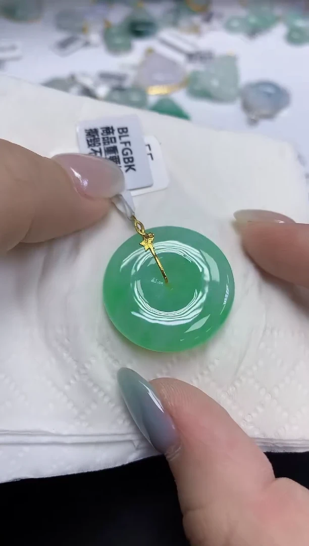 翡翠18K金镶嵌颈饰天然缅甸翡翠A货