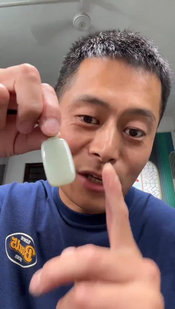 颈饰未镶嵌和田玉吊坠