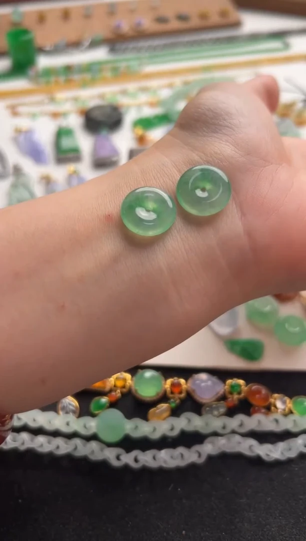 定制翡翠未镶嵌神***屋绿平安扣15000+750