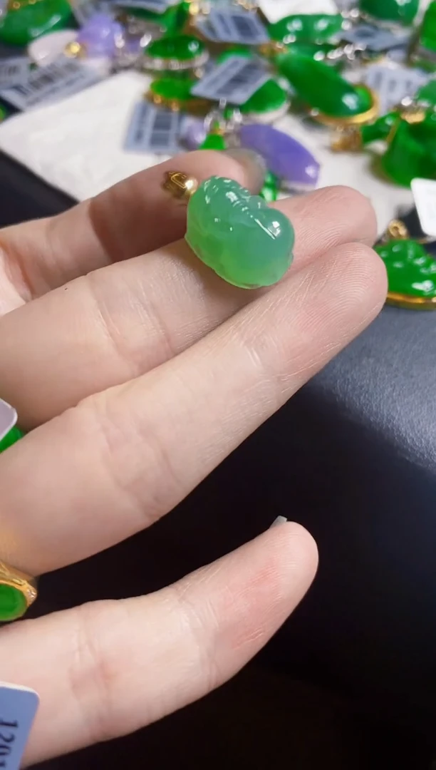 定制翡翠18K金镶嵌貔貅