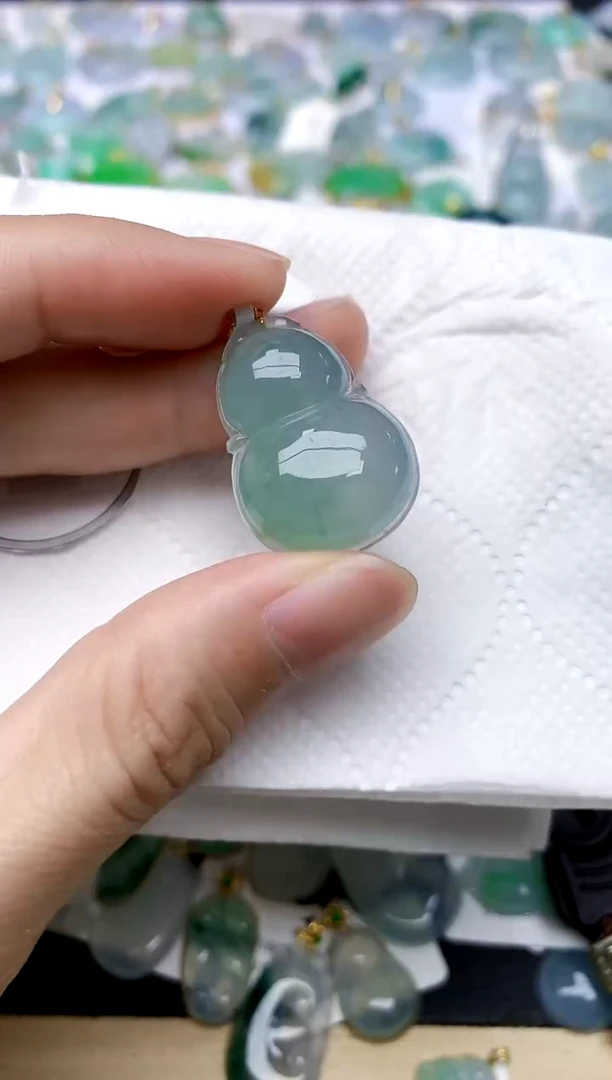 颈饰18K金镶嵌翡翠天然A货翡翠