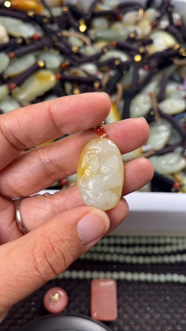 【闪购商品】和田玉颈饰未镶嵌多样性发货没有证书拍一发一有瑕