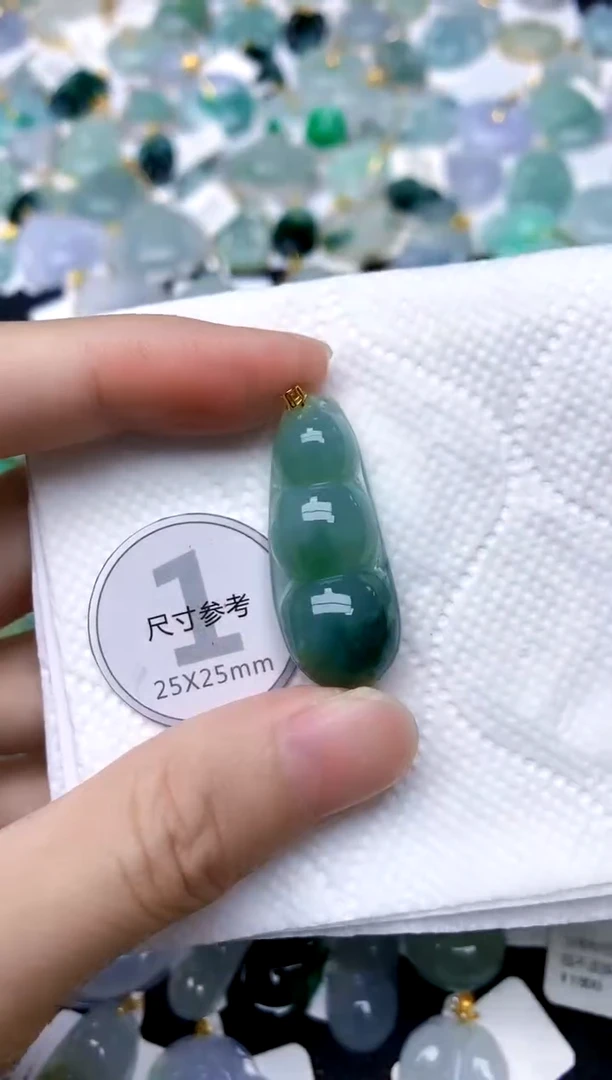 颈饰18K金镶嵌翡翠天然A货翡翠