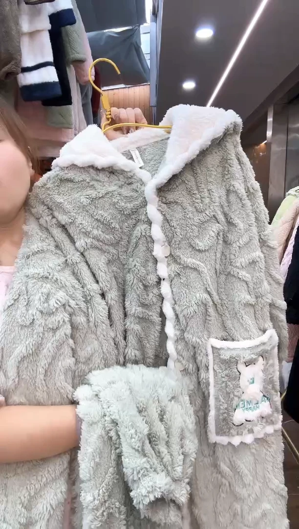 绿色白边m码外袍加裤子