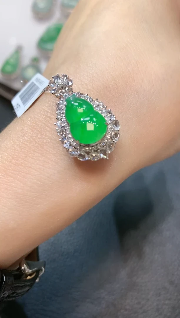 【闪购商品】翡翠吊坠(不含链)18K金镶嵌D49