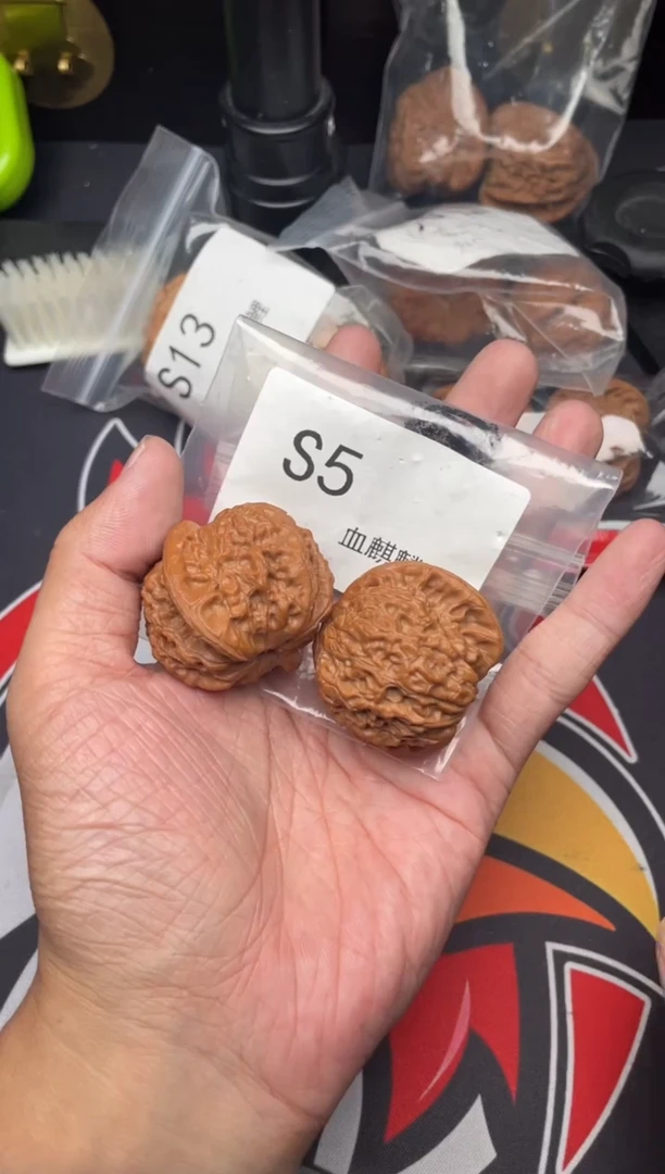 吊坠文玩核桃血麒麟40