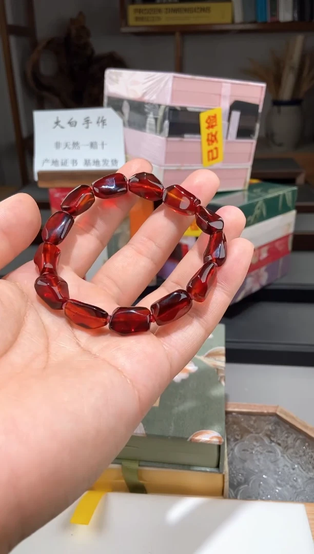 琥珀颈饰未镶嵌纯天然缅甸干放血珀随形手串