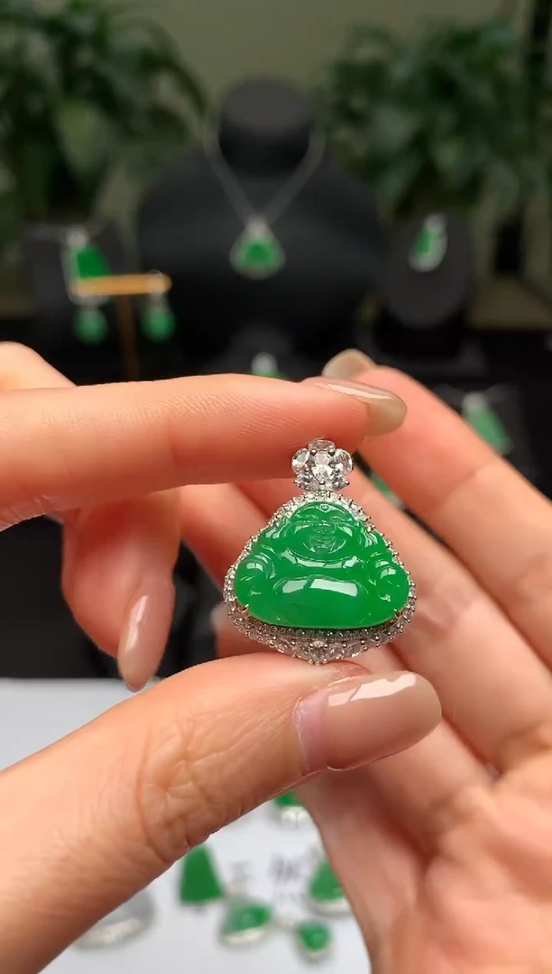 颈饰18K金镶嵌翡翠佛公