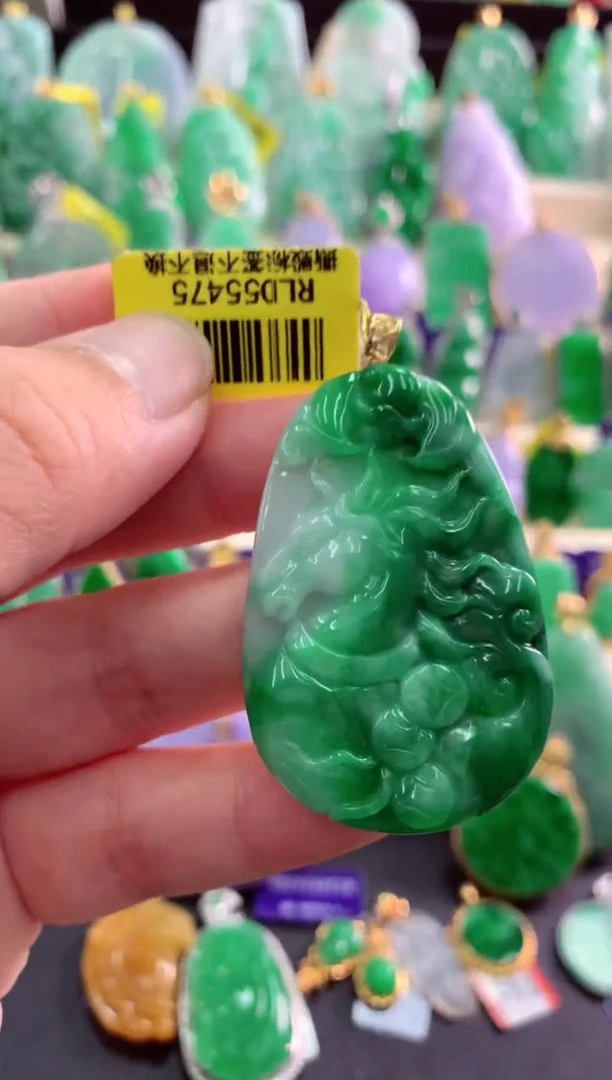 颈饰18K金镶嵌翡翠挂件