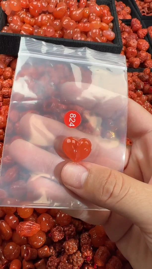 南红玛瑙未镶嵌颈饰1