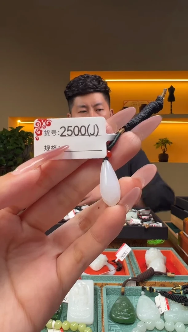 颈饰未镶嵌和田玉1J