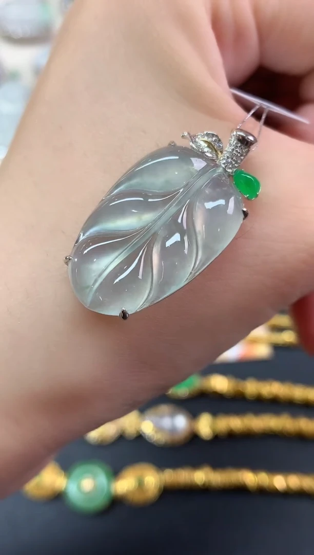 吊坠(不含链)18K金镶嵌翡翠吊坠(不含链)|7800