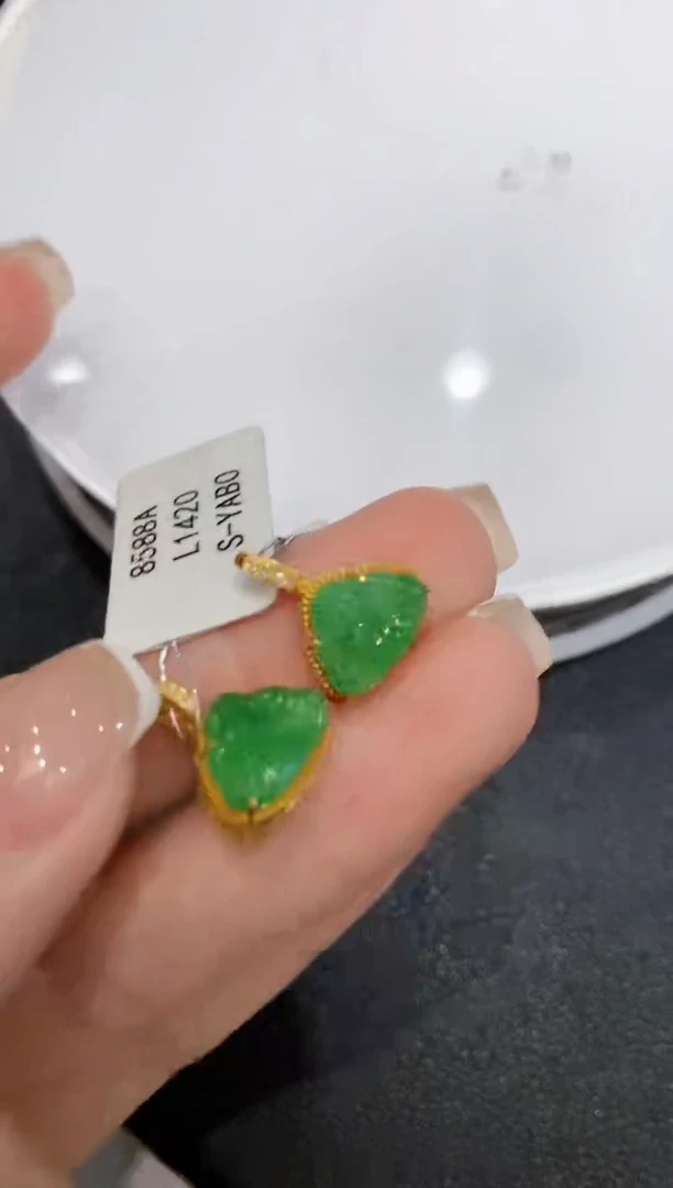 翡翠18K金镶嵌吊坠(不含链)L1420多样性发其一