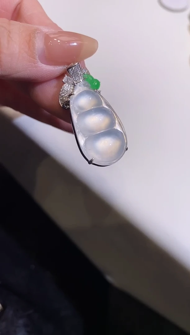 吊坠(不含链)18K金镶嵌翡翠福豆