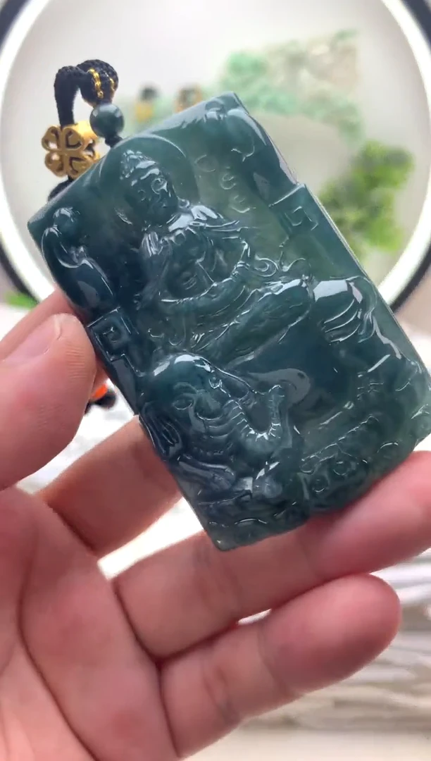 颈饰未镶嵌翡翠大日如来