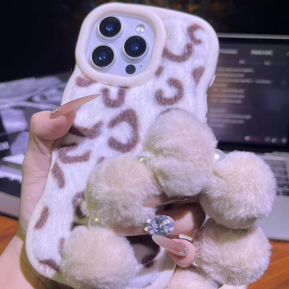 秋冬适用毛绒c字造型全包防摔手机壳女款