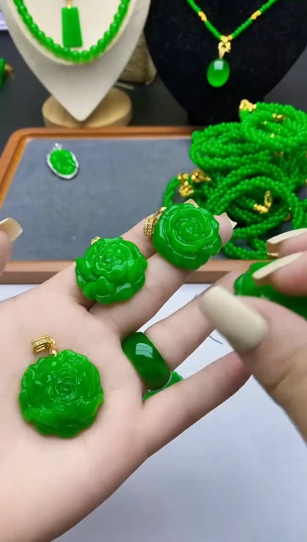 吊坠(不含链)未镶嵌翡翠..