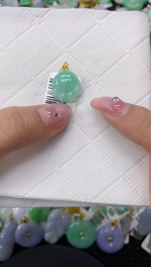 翡翠18K金镶嵌颈饰11111111111